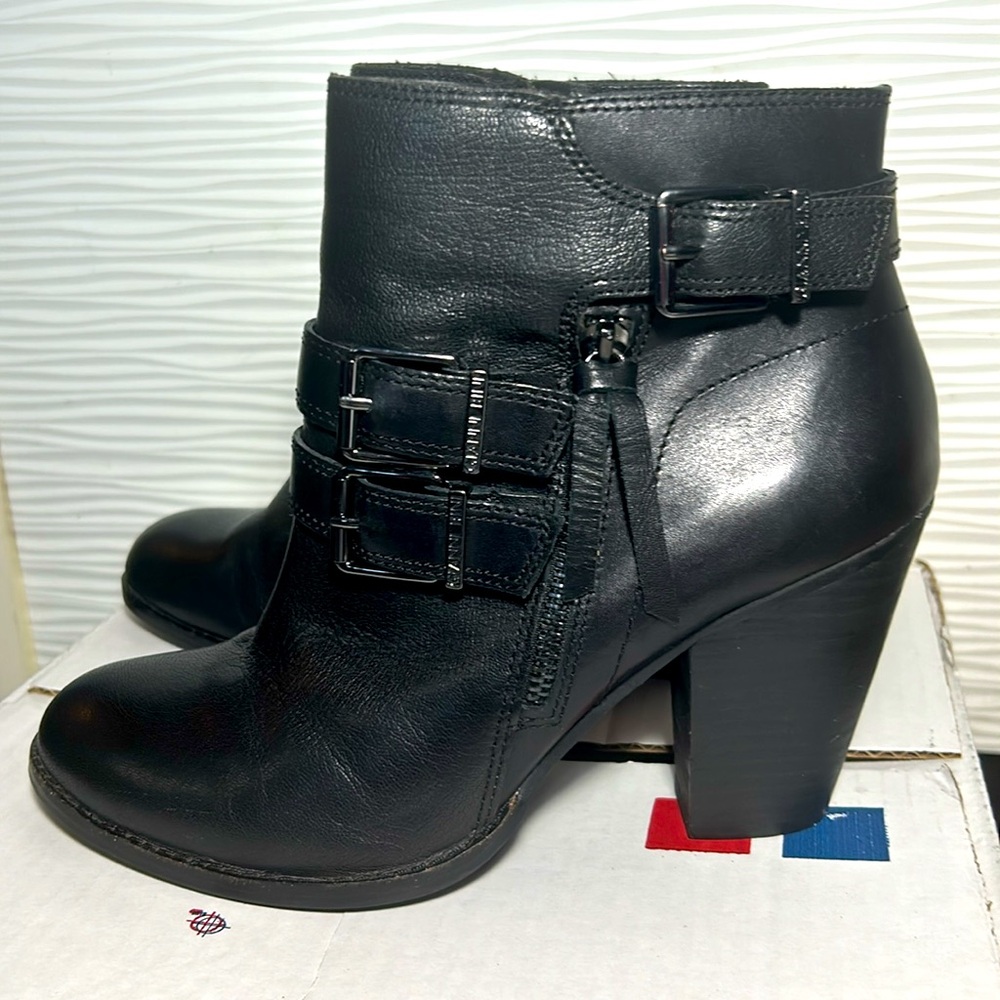 Soft Leather Gianni Bini booties, Sz 9